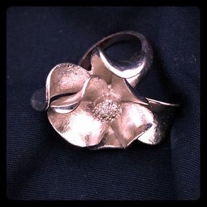 Silver flower ring size 8